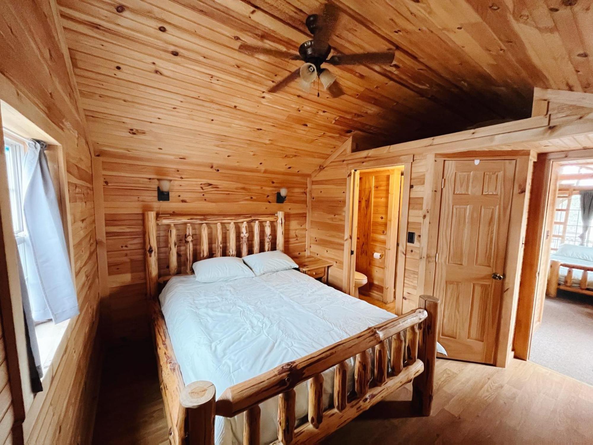 Deluxe Cabin6 Within