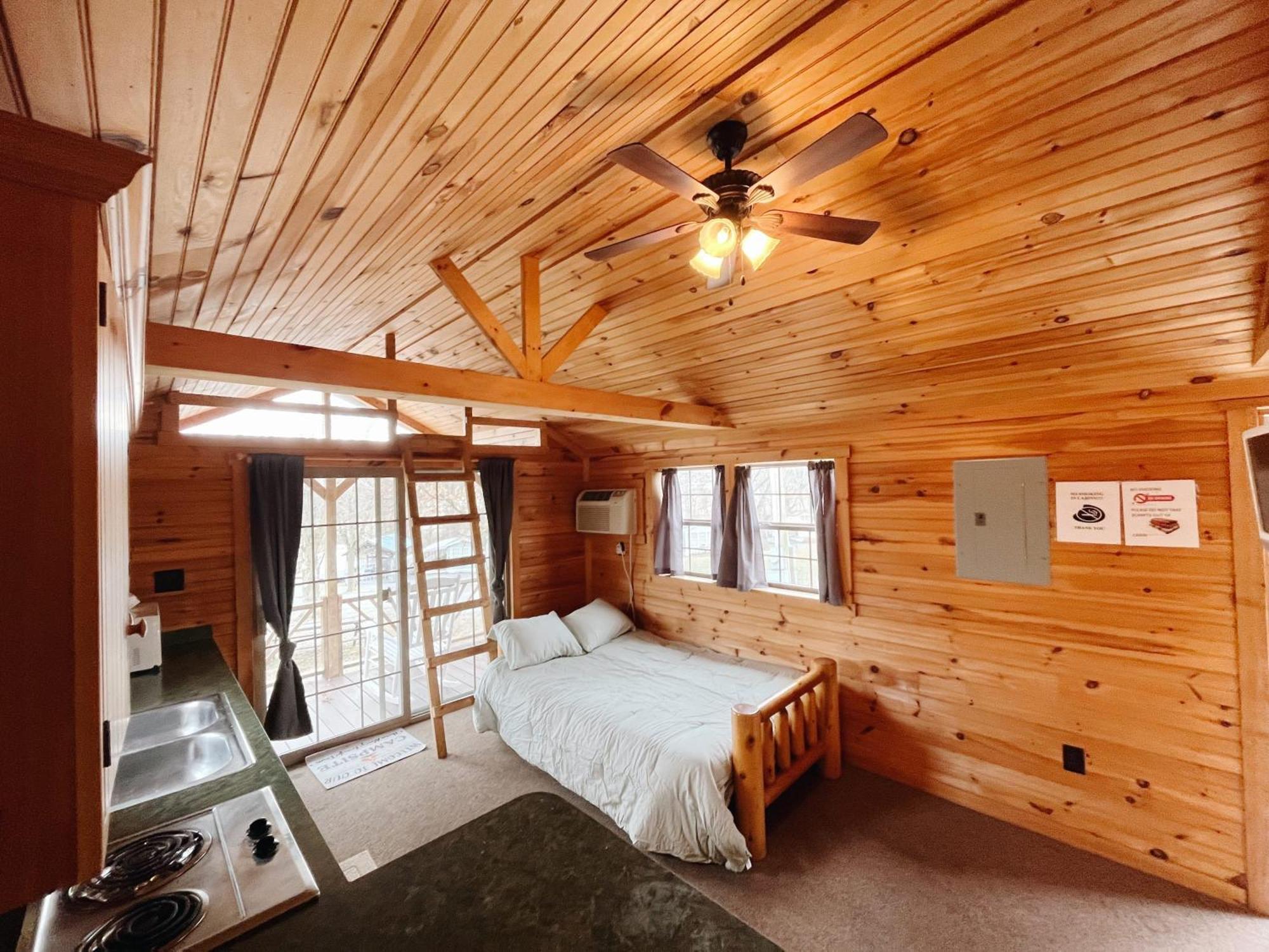 Deluxe Cabin6 Within